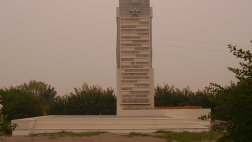 Памятник в честь легендарных трактористок бригады Дарьи Гармаш