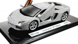 Burago украсил Aventador LP 700-4  кристаллами Сваровски