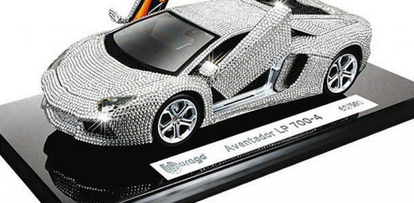 Burago украсил Aventador LP 700-4  кристаллами Сваровски