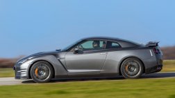 В России начинаются продажи купе Nissan GT-R 2013 модельного года