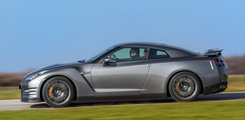 В России начинаются продажи купе Nissan GT-R 2013 модельного года