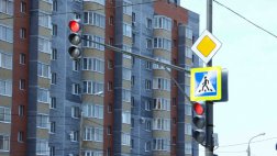 На перекрестке улиц Зубковой и Тимакова появился светофор