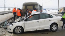 Москвич проигнорировал знаки и протаранил автобус «Рязаньавтодор»