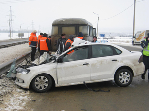 Москвич проигнорировал знаки и протаранил автобус «Рязаньавтодор»