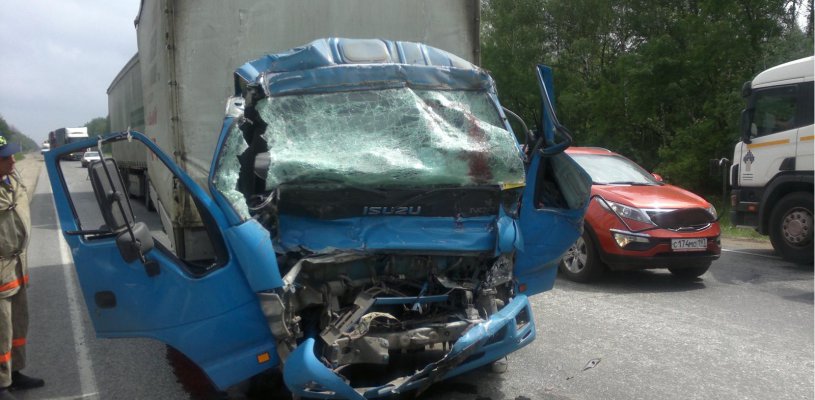 В столкновении двух грузовиков на 261-ом км М5 погиб 61-летний житель г. Самары