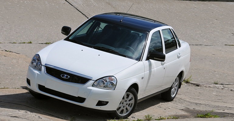 Названа цена двухцветной Lada Priora