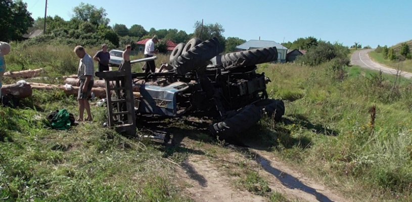 В Шацком районе при опрокидовании трактора погиб человек