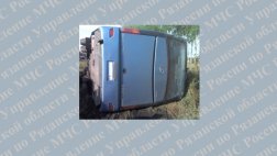 В районе деревни Пятаково на автодороге Сасово-Шацк в Сасовком районе произошло опрокидывание автобуса King Long