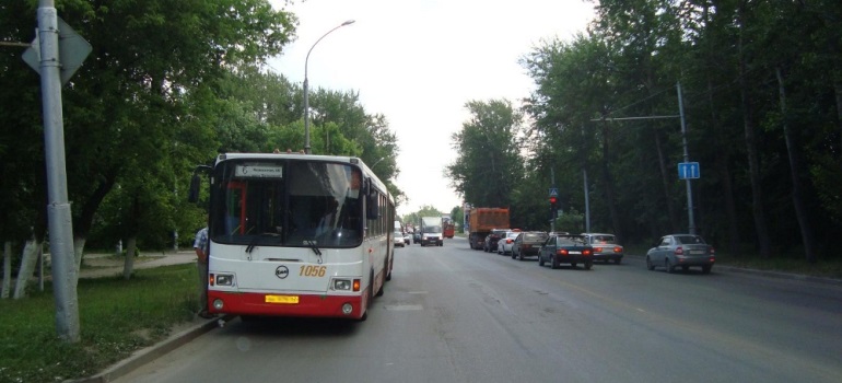 На маршруте №6 в автобусе упал пассажир