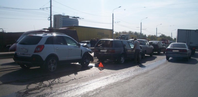Вчера на Московском шоссе столкнулись 4-е автомобиля