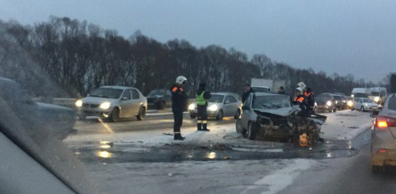 В сети появилось видео массового ДТП в Рязани, в котором пострадала 21 машина