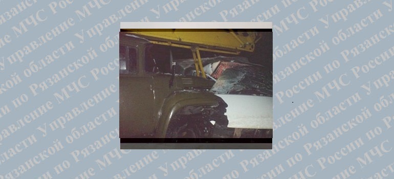 На М6 столкнулись автокран "Зил" и "Газель"