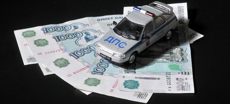 Бывшего инспектора ГИБДД приговорили к штрафу в 200 тыс.рублей за взятку