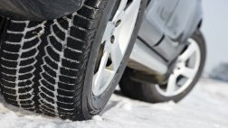 ГИБДД дает рекомендации по выбору скорости движения автомобиля в зимнее время