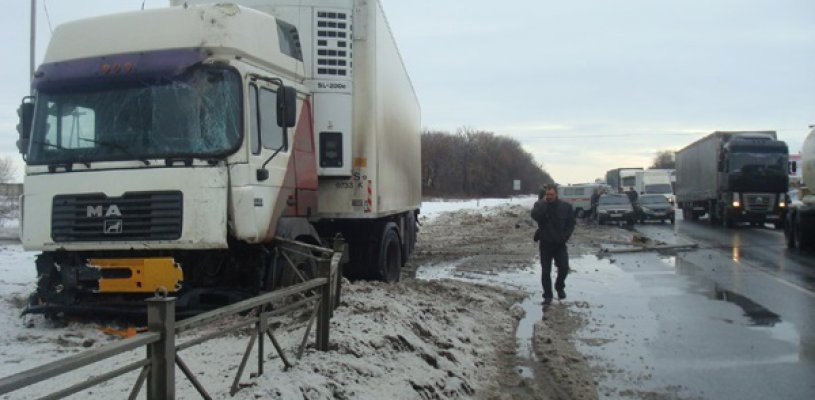 На 171-ом километре М5 Фура протаранила два легковых авто