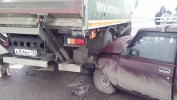 В Пронском районе на М6 столкнулись грузовой Isuzu и ВАЗ-2107