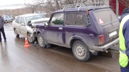 В Рязани на улице Дягилевской произошло столкновение Chery и Lada 4x4
