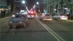 ГИБДД устанавливает очевидцев наезда ВАЗ-2109 на девушку-пешехода