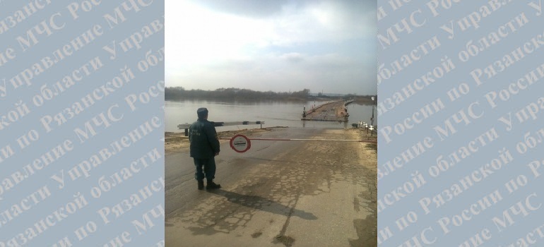 МЧС закрыло движение по понотонному мосту у села Троица Спасского района