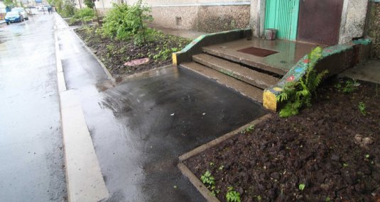 В текущем году будет выполнен ремонт тротуара по улице Фирсова и дворовой территории в районе дома №30 по улице Черновицкой