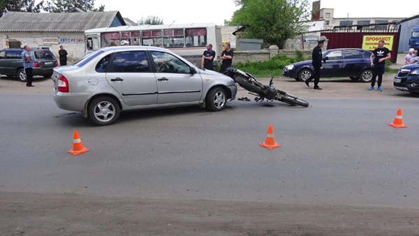В городе Скопин водитель «Лада-Калина» не пропустил мотоциклиста