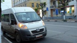 Школьник, попавший под колеса маршрутки, переходил дорогу на запрещающий сигнал светофора