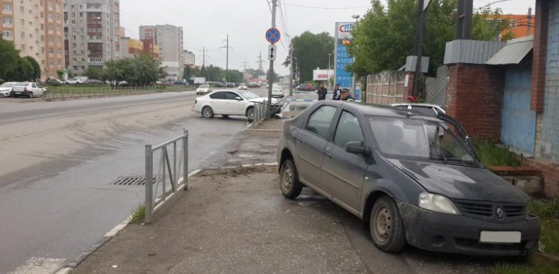 Нетрезвый водитель без прав устроил ДТП на Высоковольтной