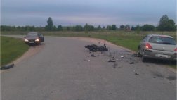 В Константиново мотоциклист выехал на встречку под Пежо 308