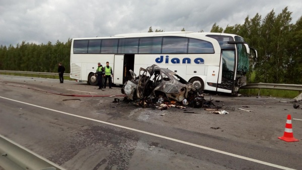 ГИБДД сообщило подробности столкновения авто с автобусом