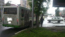 В результате резкого торможения автобуса пострадала 3-х летняя девочка