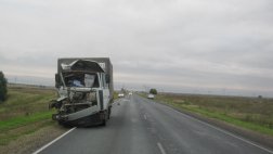 В столкновении двух грузовиков на на 287 км дороги Москва-Астрахань пострадало два человека