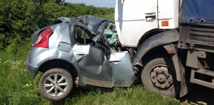 В ДТП у поселка Учхоза Стенькино погиб водитель Renault Sandero