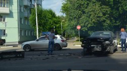 На ул. Циолковского столкнулись Volkswagen Polo и Daewoo Nexia