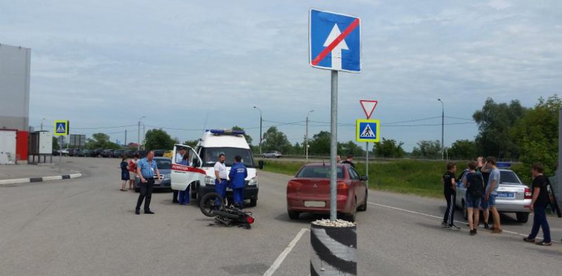 У поселка Борки произошло столкновение мотоцикла, под управлением 14-летнего подростка и автомобиля
