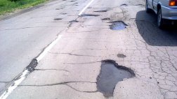 Пользователи соц.сети нашли еще одну дорогу с разметкой поверх ям