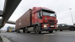 ГосДума на 3 года отменяет транспортный налог для владельцев большегрузов