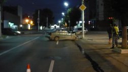 ГИБДД сообщило кто был за рулем Chevrolet, врезавшегося в столб на Есенина
