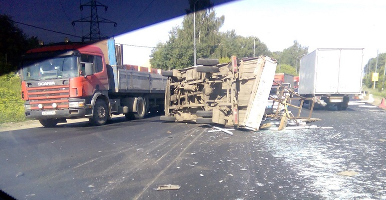 Последствия ДТП с участием фуры Scania и грузовой ГАЗели устранили за пол часа
