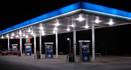 У нефтяной компании арестовали АЗС за долги по налогам
