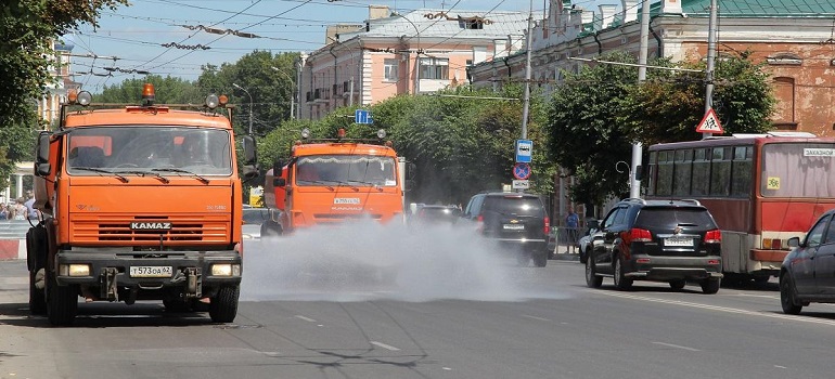 В Рязани приступили к орошению дорожного покрытия центральных улиц города