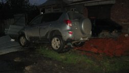 Пьяный водитель разрушил забор в п. Семчино