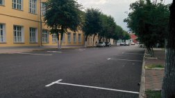 На ул. Право- Лыбедской и ул. Радищева начали наносить разметку под будущую платную парковку