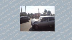 В Рыбновском районе произошло ДТП с участием кроссовера Toyota RAV4, легкового ВАЗ-2107 и грузового автомобиля Scania