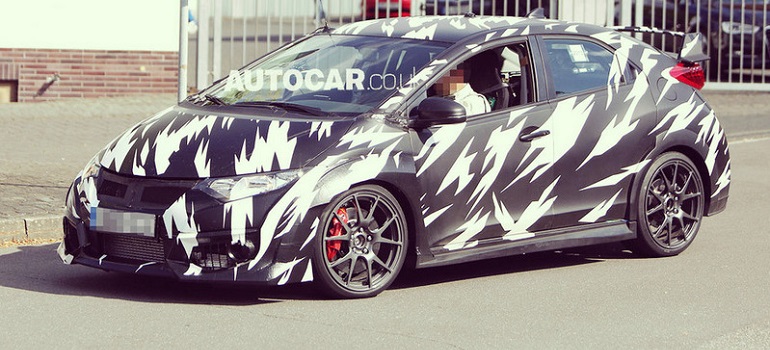 Новый Honda Civic Type-R наматывает круги по "Нюрбургрингу"