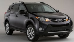 Почти 140 тыс. автомобилей Toyota RAV 4 попали под отзыв