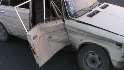 В столкновении ВАЗ-2106 и ВАЗ-2104 пострадало три человека