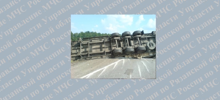 На М-5 "Урал" в Шацком районе столкнулись Renault Logan и грузовой Volvo. Имеются пострадавшие