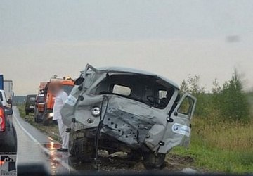 Устанавливаются очевидцы столкновения Mazda CX-5, ПАЗ-4234 и УАЗ-452