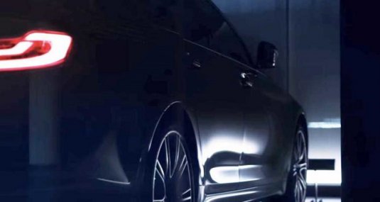 BMW частично рассекретил новое поколение 5 Series (видео)