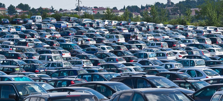 Продажи новых автомобилей в августе упали почти на 20%